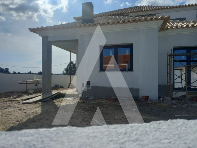 Moradia T4 para Venda em Fernao Ferro Foto 1