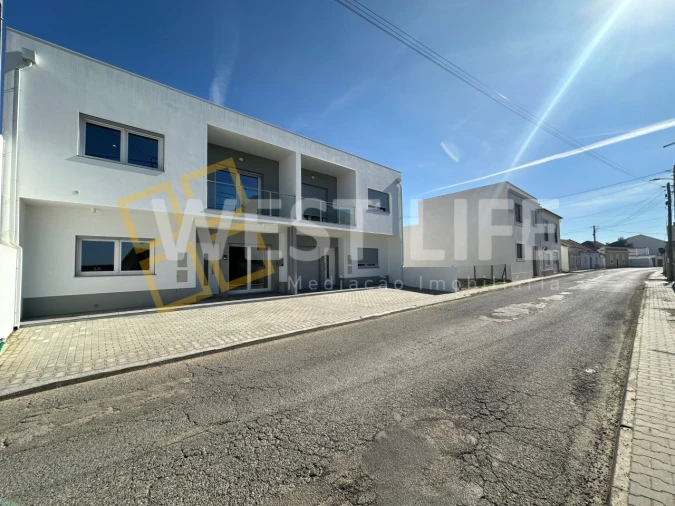 Moradia T4 para Venda em Lourinhã e Atalaia Foto 1