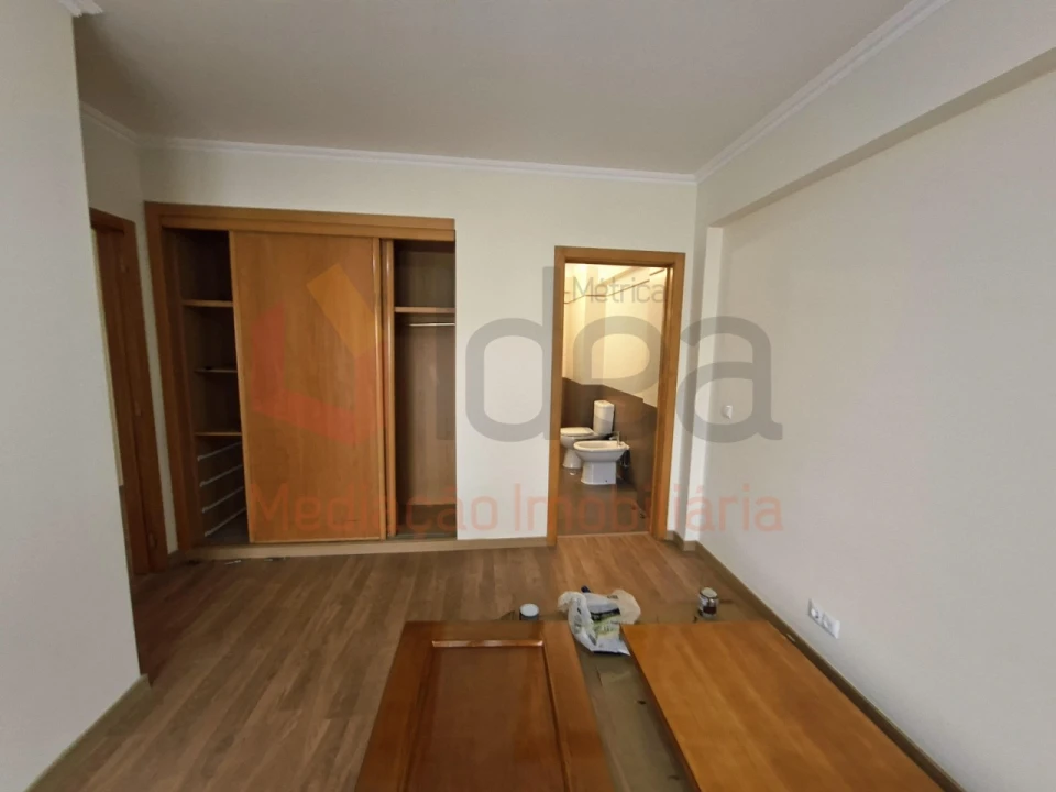 Apartamento T3 para Venda em Rio de Mouro Foto 9