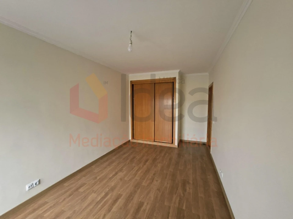 Apartamento T3 para Venda em Rio de Mouro Foto 16