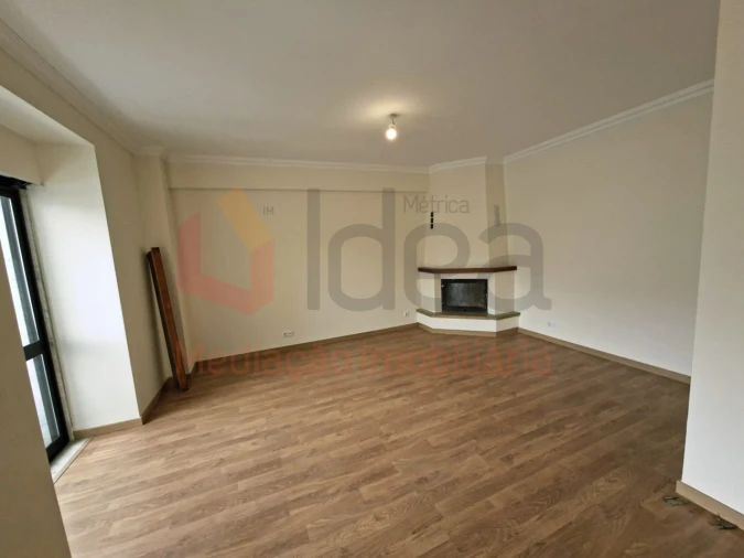 Apartamento T3 para Venda em Rio de Mouro Foto 3