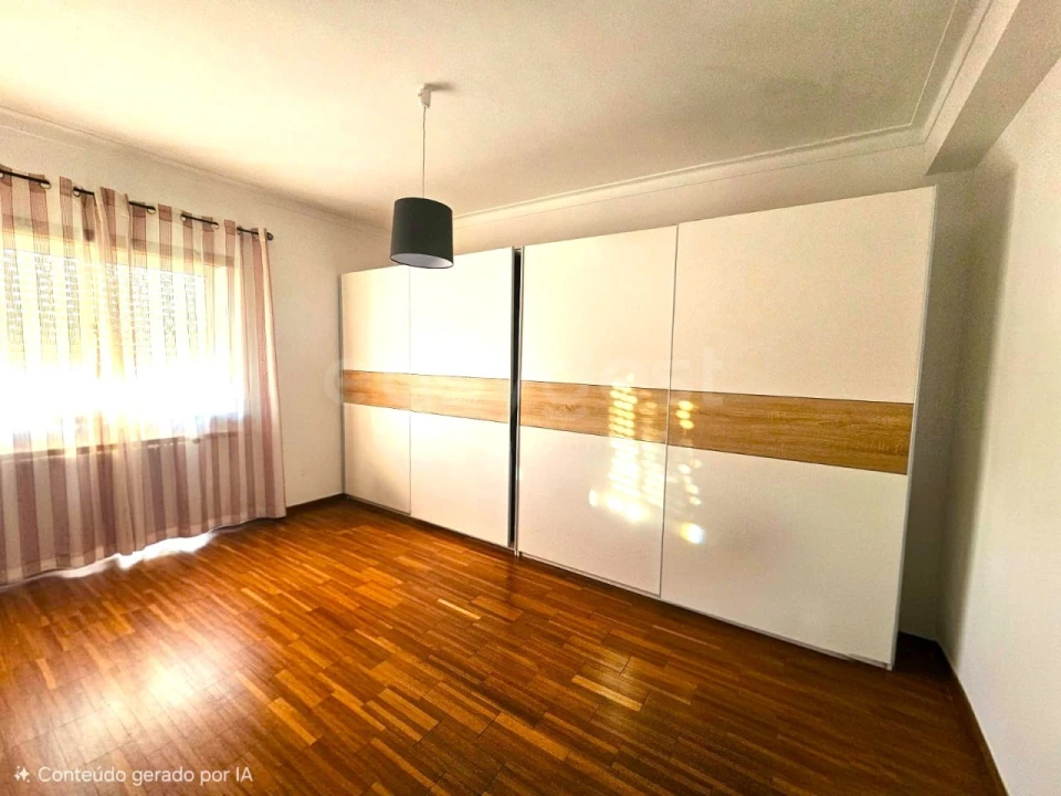 Apartamento T4 para Venda em Abraveses Foto 7