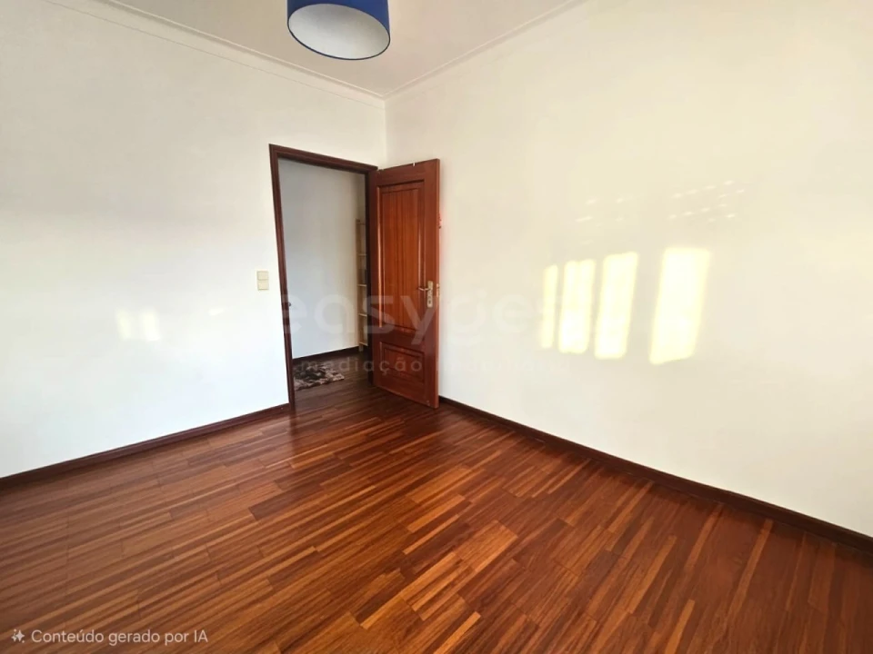 Apartamento T4 para Venda em Abraveses Foto 11