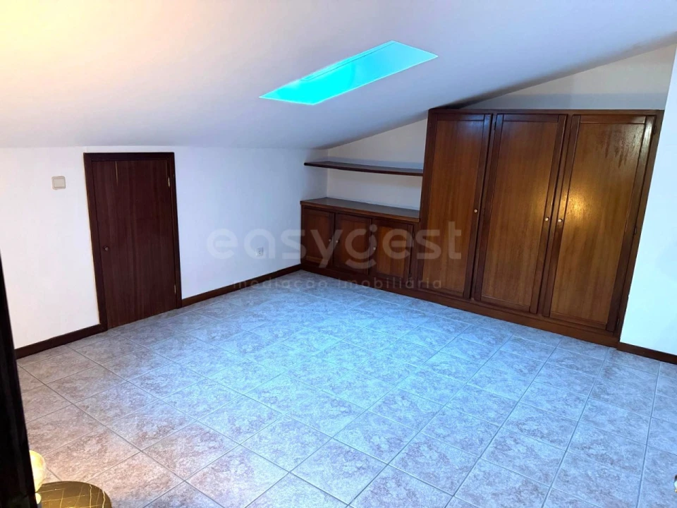 Apartamento T4 para Venda em Abraveses Foto 16