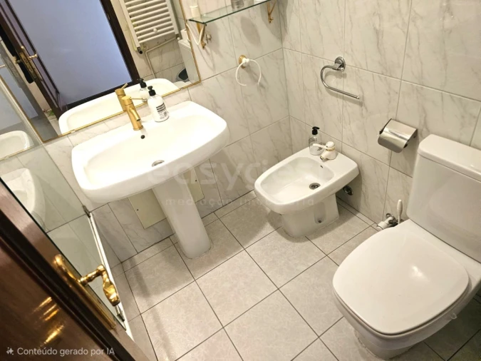 Apartamento T4 para Venda em Abraveses Foto 5