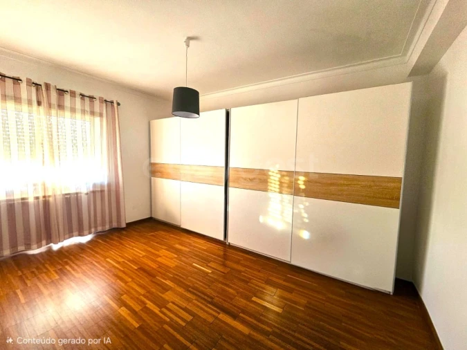 Apartamento T4 para Venda em Abraveses Foto 7