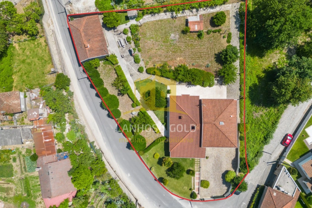 Moradia T4 para Venda em Lago Foto 32