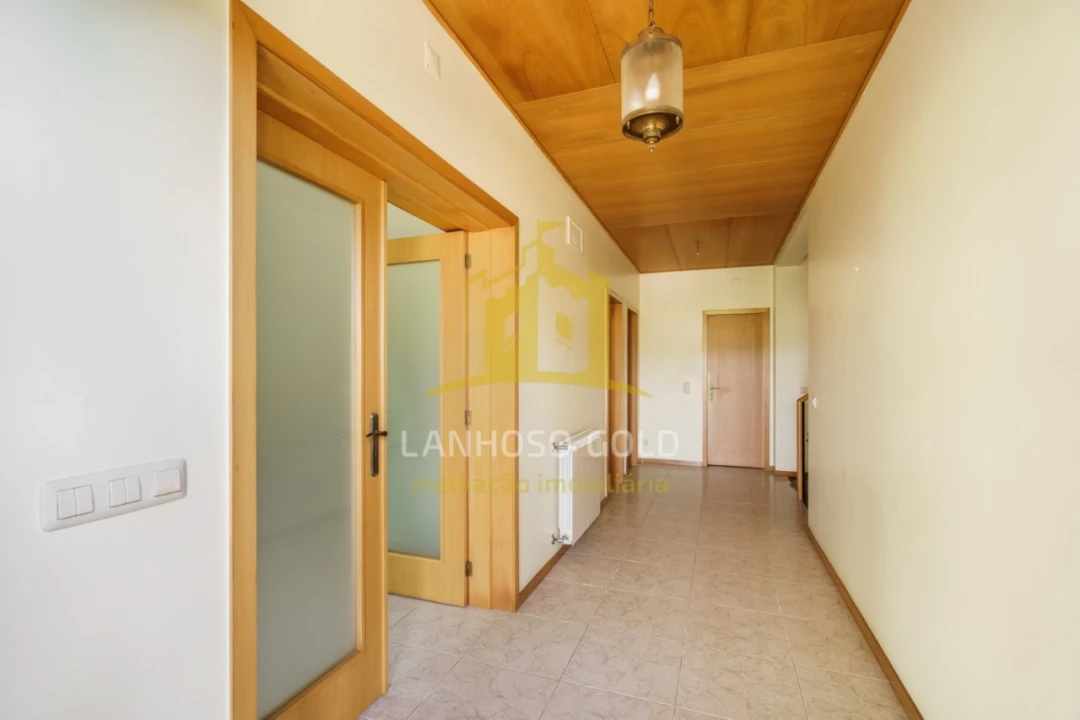 Moradia T4 para Venda em Lago Foto 16