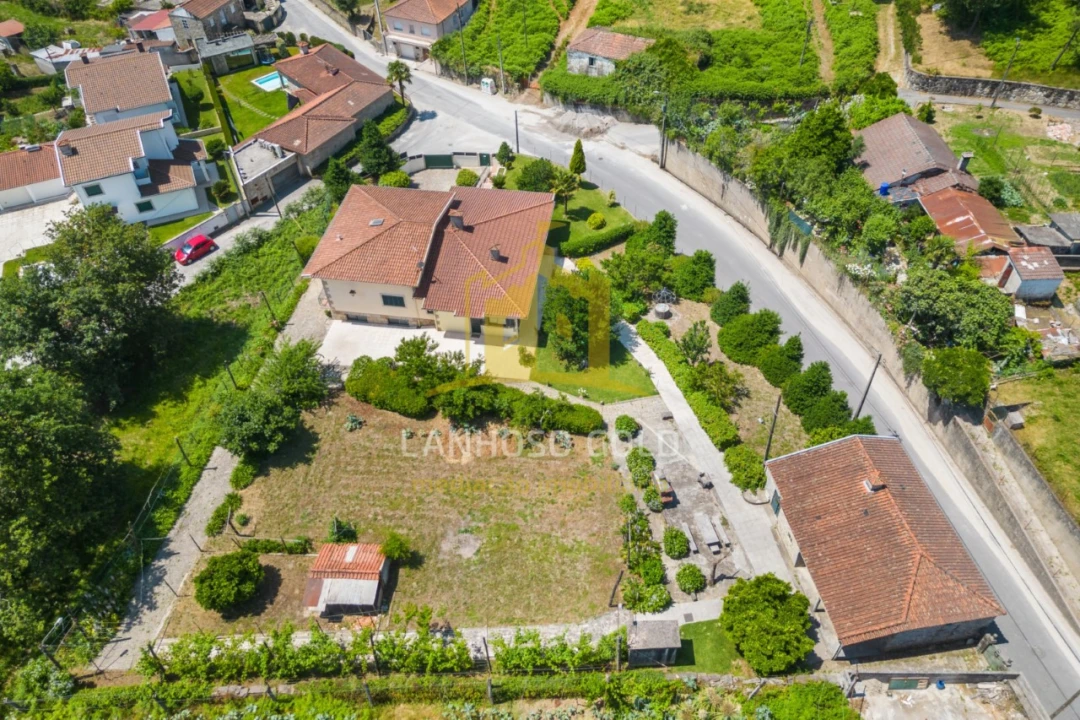 Moradia T4 para Venda em Lago Foto 29