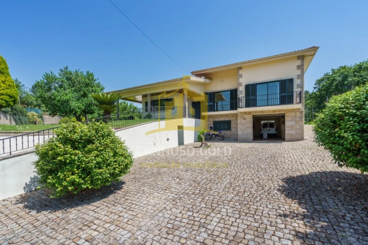 Moradia T4 para Venda em Lago Foto 23