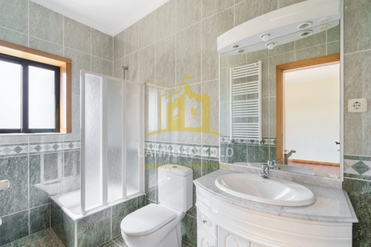 Moradia T4 para Venda em Lago Foto 14