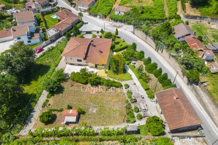 Moradia T4 para Venda em Lago Foto 29