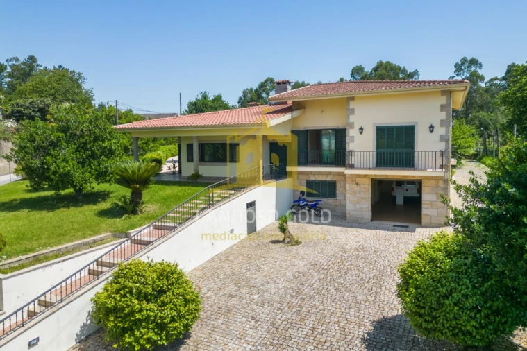 Moradia T4 para Venda em Lago Foto 1