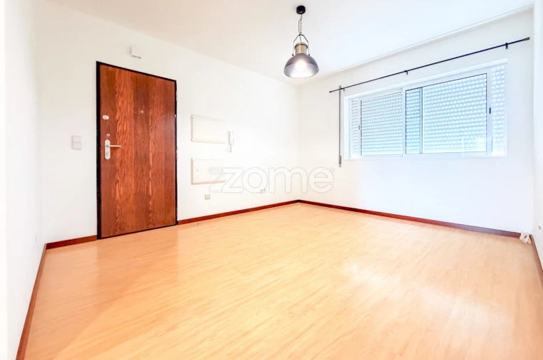 Apartamento T2 para Arrendamento em Rosto do Cão (São Roque) Foto 8