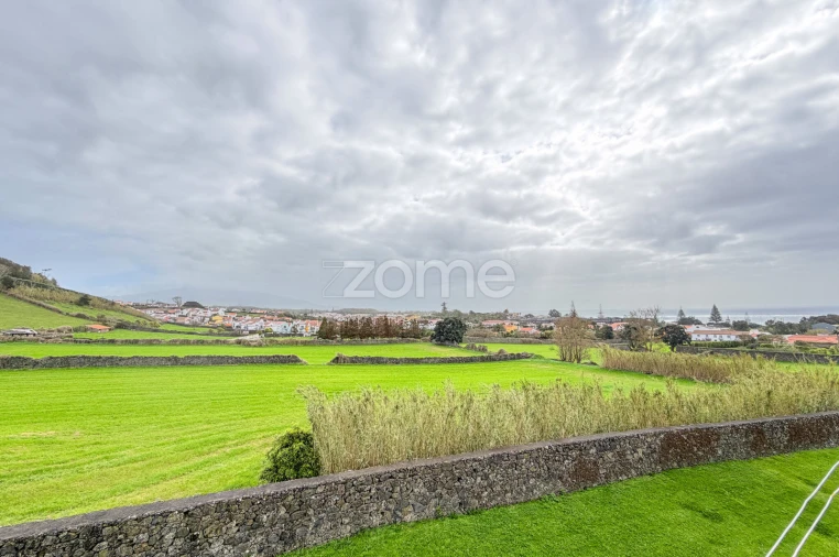 Apartamento T2 para Arrendamento em Rosto do Cão (São Roque) Foto 7
