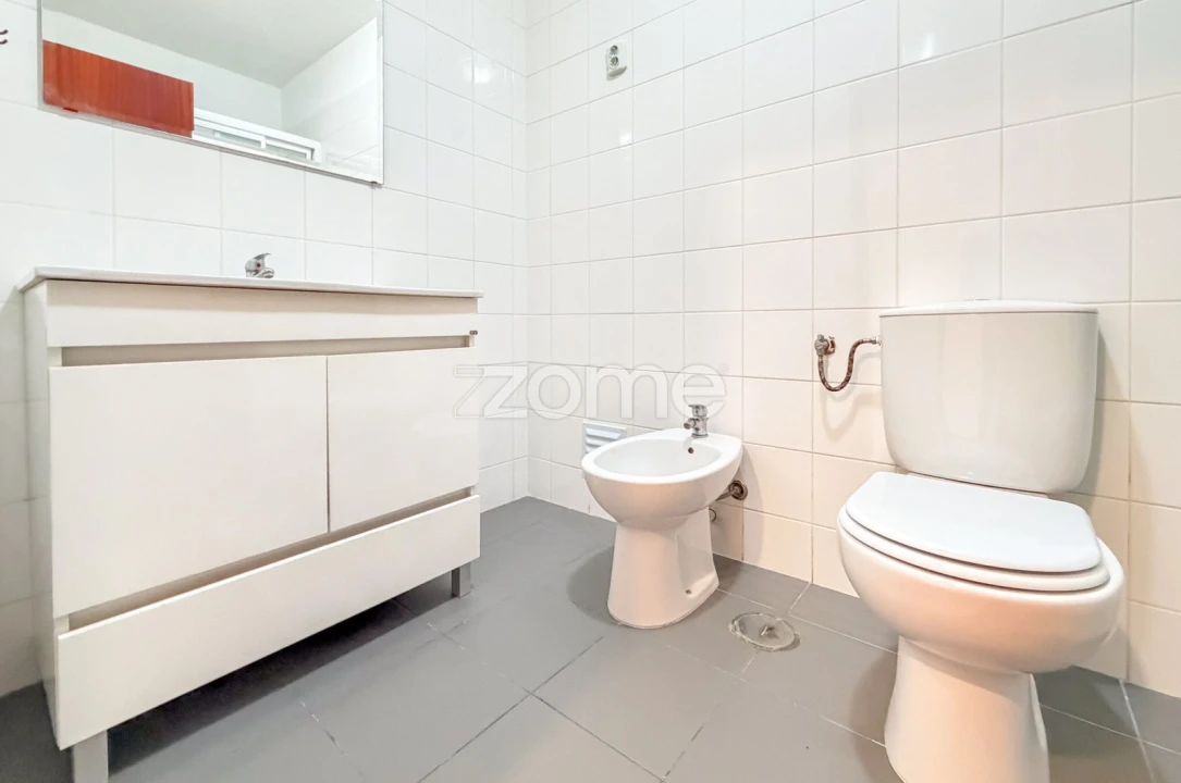 Apartamento T2 para Arrendamento em Rosto do Cão (São Roque) Foto 9