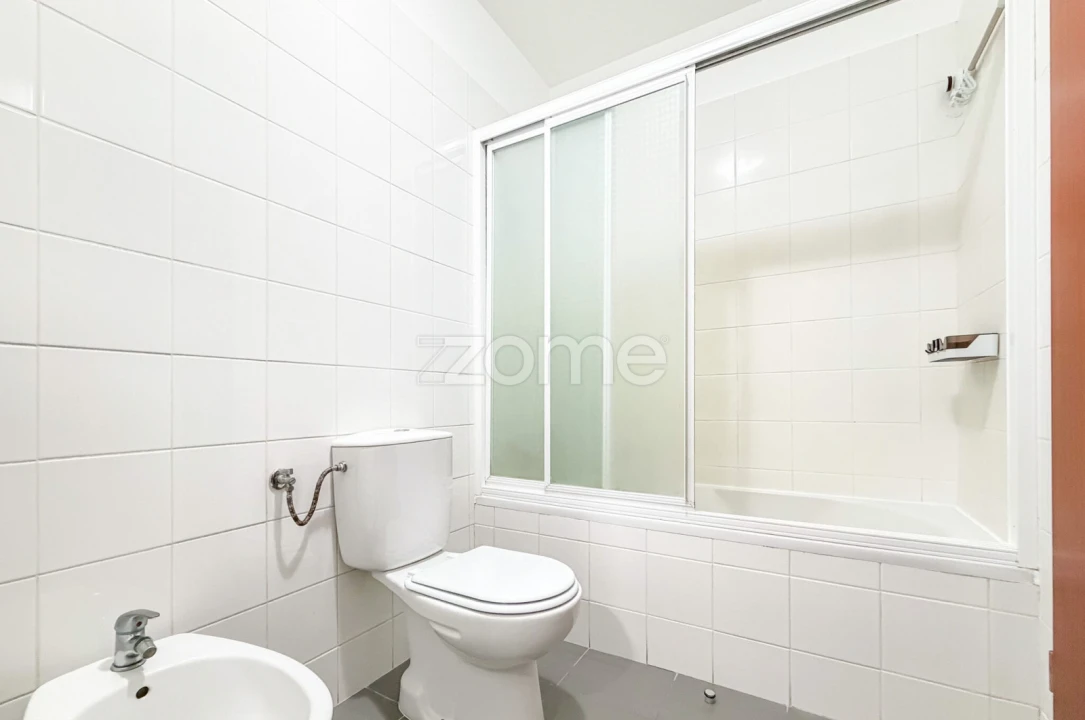 Apartamento T2 para Arrendamento em Rosto do Cão (São Roque) Foto 10