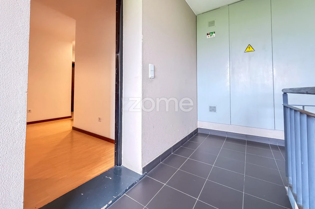 Apartamento T2 para Arrendamento em Rosto do Cão (São Roque) Foto 14