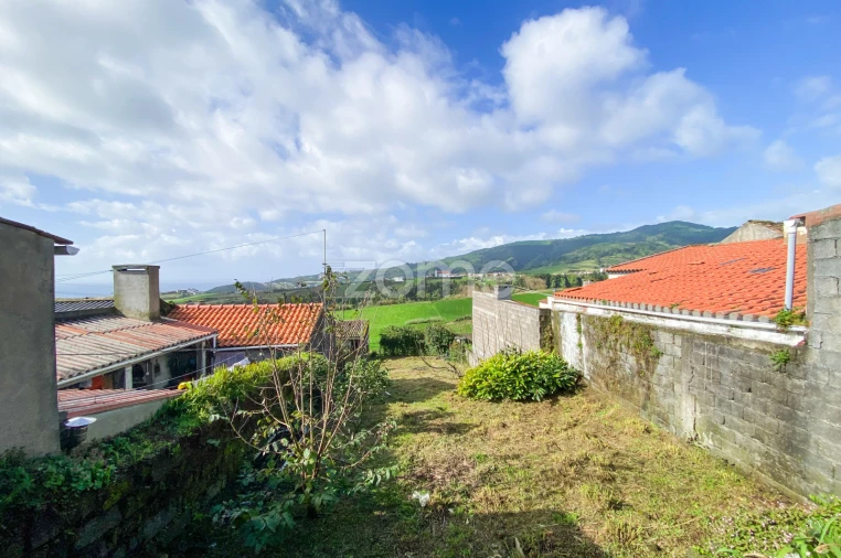 Moradia T2 para Venda em Povoação Foto 1