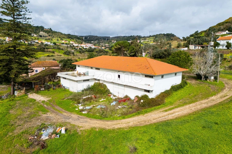 Terreno Comércio / Armazém para Venda em Alverca do Ribatejo e Sobralinho Foto 1