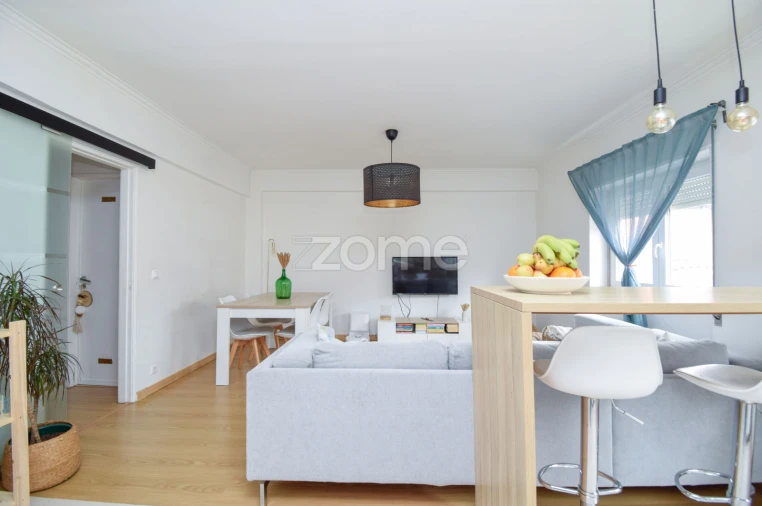 Apartamento T2 para Venda em Carcavelos e Parede Foto 3
