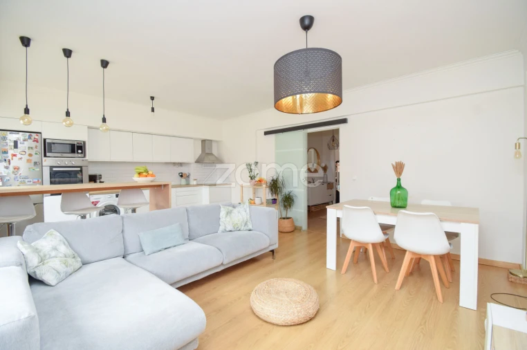 Apartamento T2 para Venda em Carcavelos e Parede