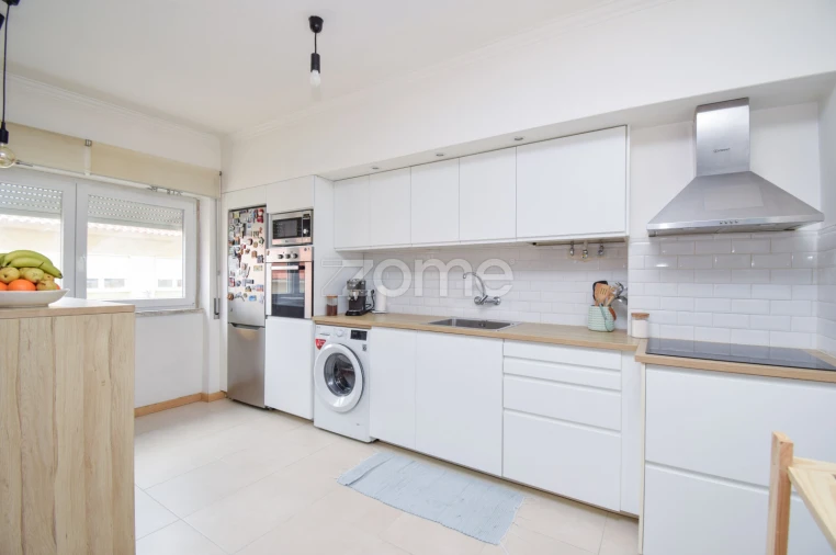 Apartamento T2 para Venda em Carcavelos e Parede Foto 4