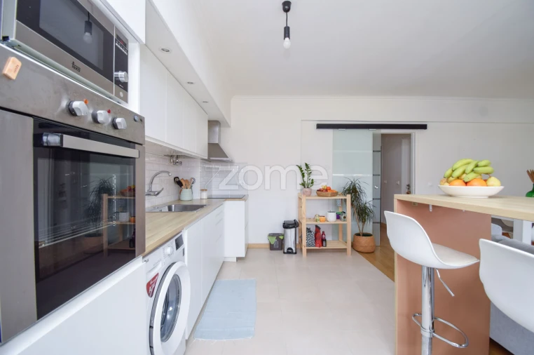 Apartamento T2 para Venda em Carcavelos e Parede Foto 5