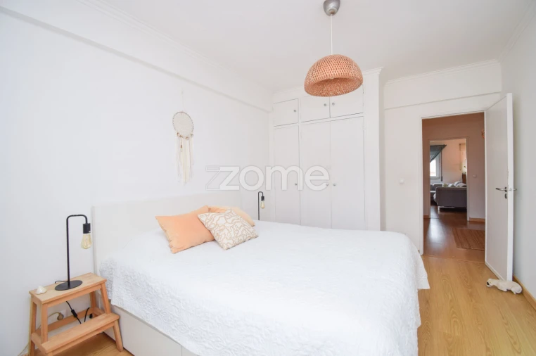 Apartamento T2 para Venda em Carcavelos e Parede Foto 13