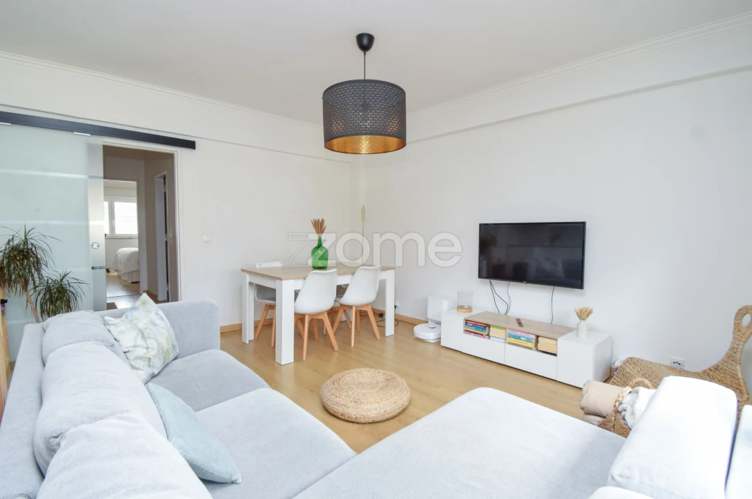 Apartamento T2 para Venda em Carcavelos e Parede Foto 2