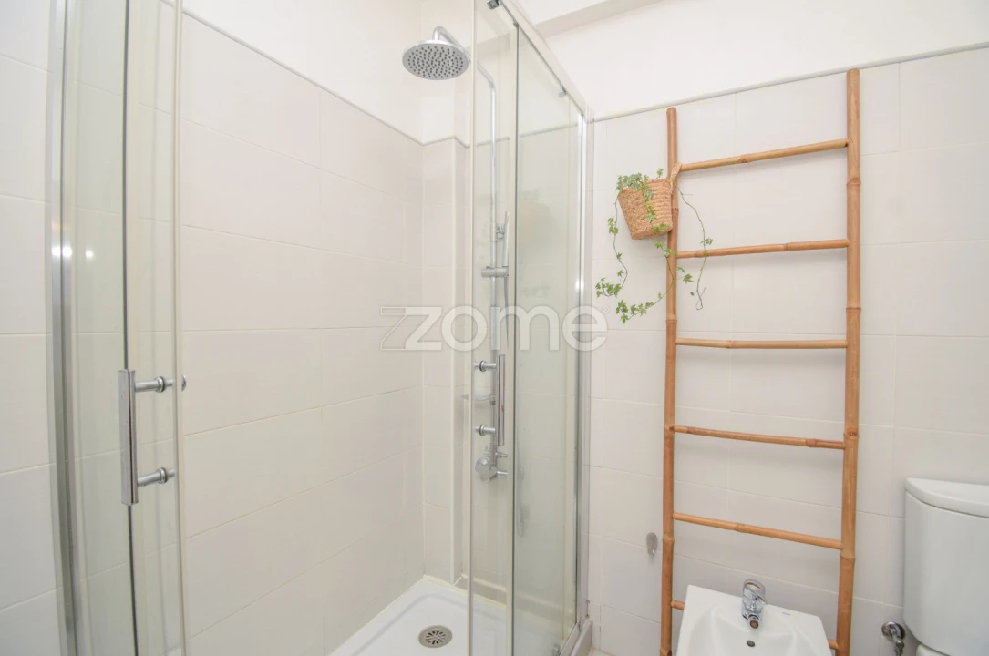 Apartamento T2 para Venda em Carcavelos e Parede Foto 9