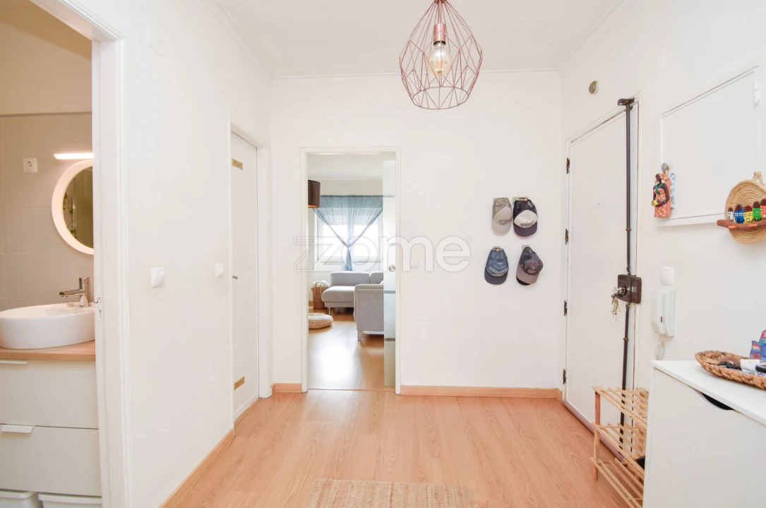 Apartamento T2 para Venda em Carcavelos e Parede Foto 7