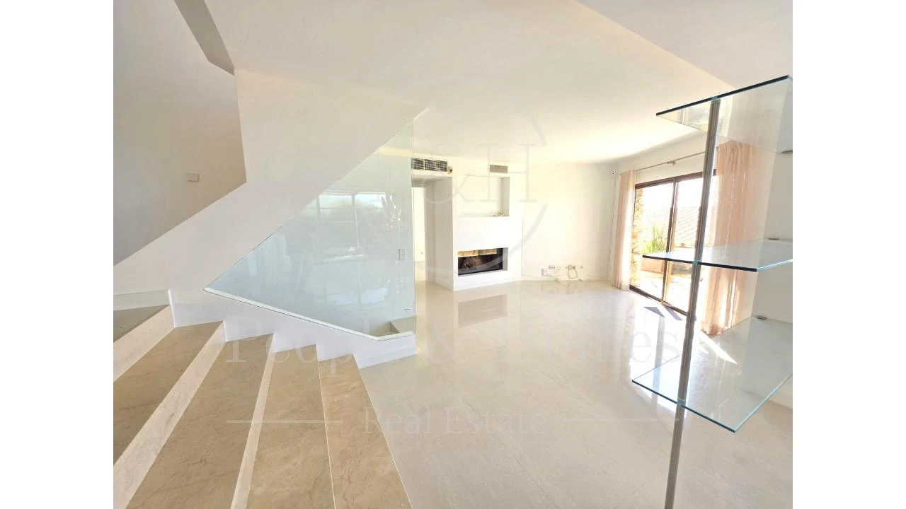 Moradia T3 para Venda em Alcabideche Foto 11