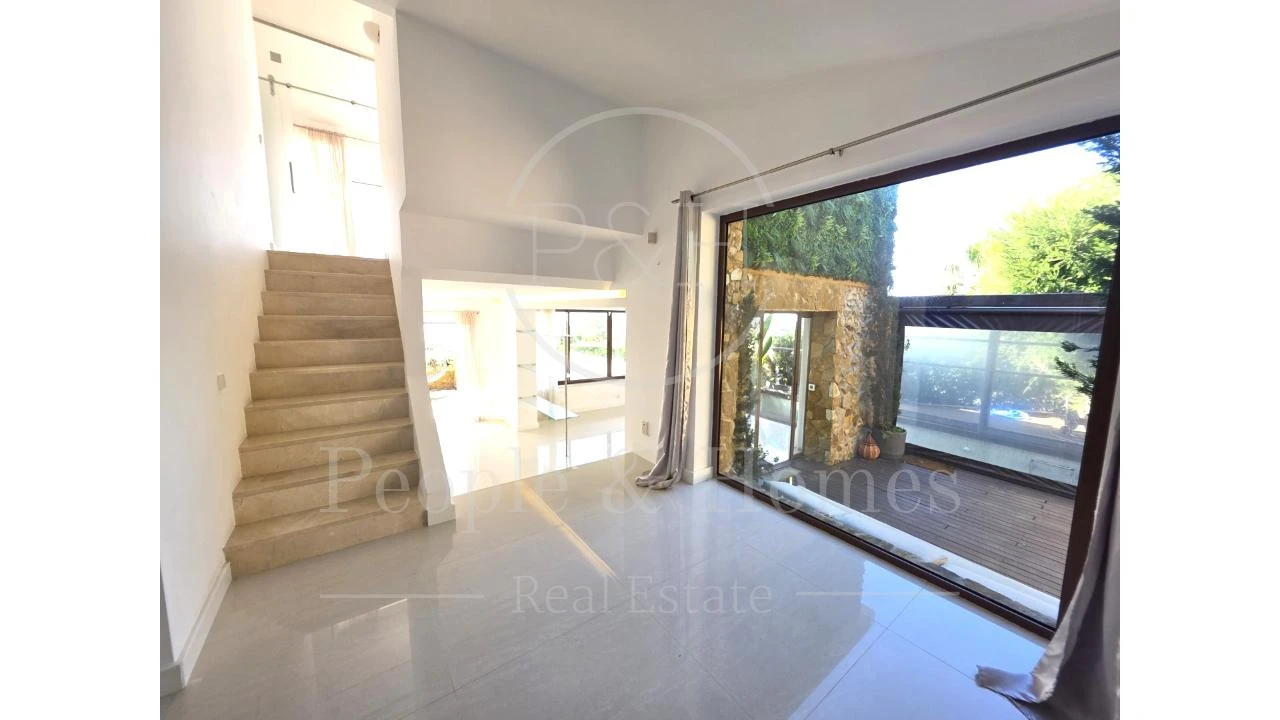 Moradia T3 para Venda em Alcabideche Foto 27