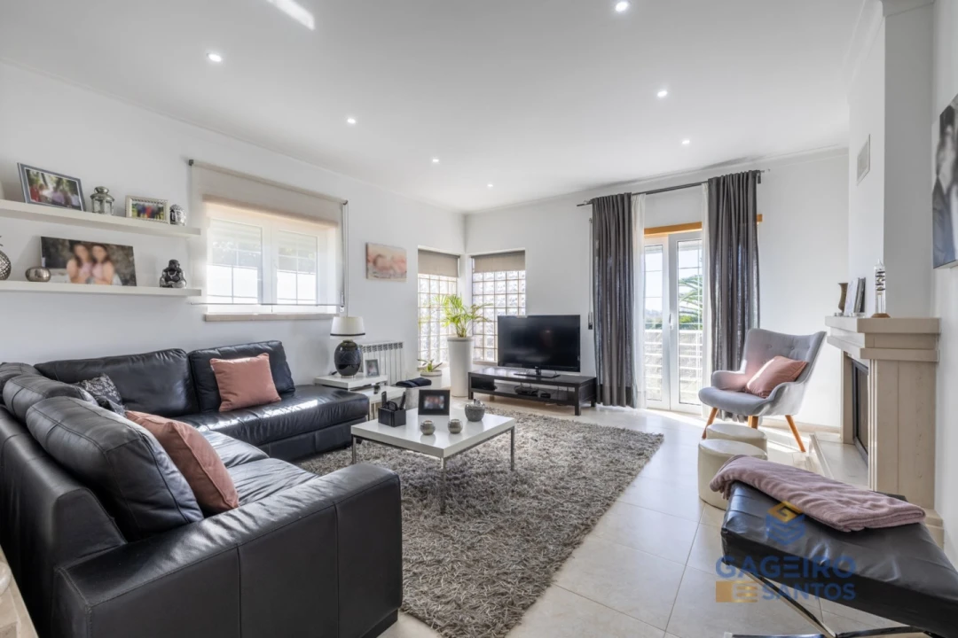 Moradia T4 para Venda em São Martinho do Porto Foto 2