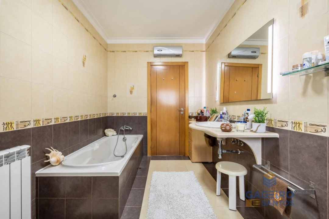 Moradia T4 para Venda em São Martinho do Porto Foto 36