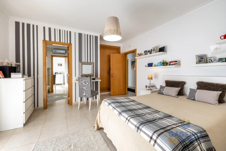 Moradia T4 para Venda em São Martinho do Porto Foto 8