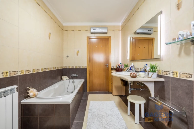 Moradia T4 para Venda em São Martinho do Porto Foto 36