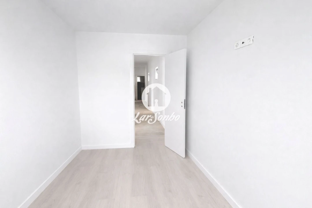 Apartamento T3 para Venda em Balugães Foto 11