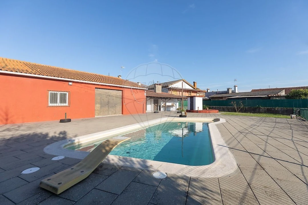 Moradia T6 para Venda em Covões e Camarneira Foto 1