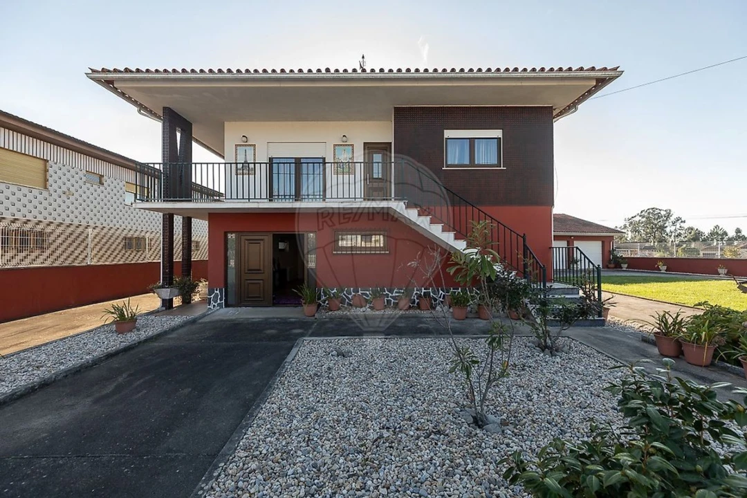 Moradia T6 para Venda em Covões e Camarneira Foto 2