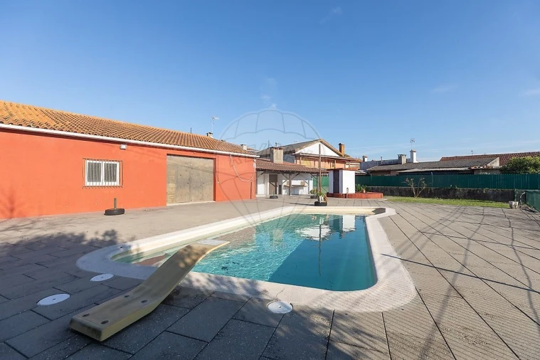 Moradia T6 para Venda em Covões e Camarneira