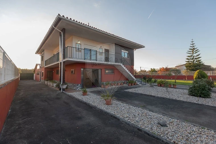 Moradia T6 para Venda em Covões e Camarneira Foto 6