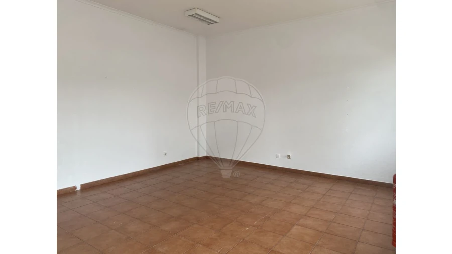 Loja para Venda em Castanheira do Ribatejo e Cachoeiras Foto 7