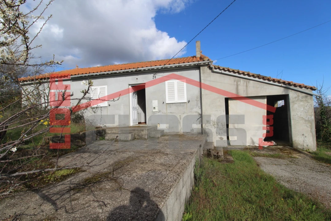 Moradia T4 para Venda em Curopos e Vale de Janeiro Foto 2