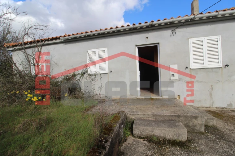 Moradia T4 para Venda em Curopos e Vale de Janeiro