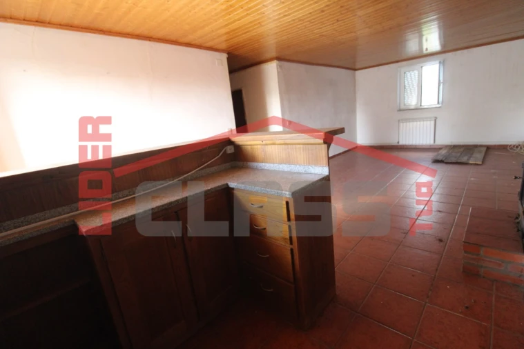 Moradia T4 para Venda em Curopos e Vale de Janeiro Foto 4