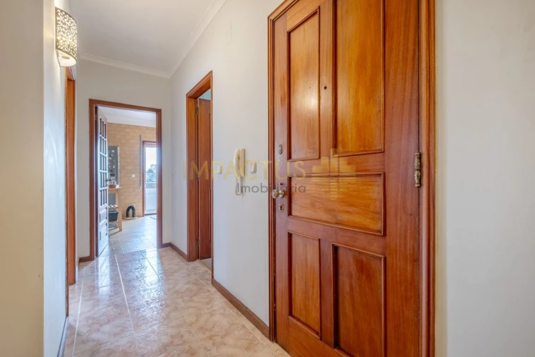 Apartamento T3 para Venda em Castêlo da Maia Foto 2