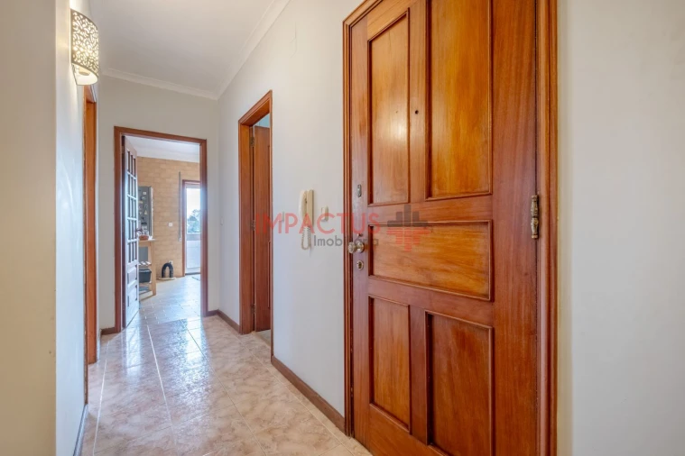 Apartamento T3 para Venda em Castêlo da Maia Foto 2