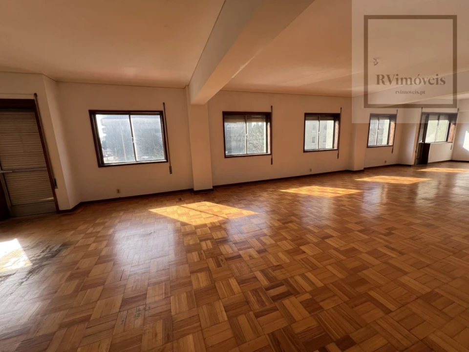 Loja para Arrendamento em Cedofeita, Santo Ildefonso, Sé, Miragaia, São Nicolau e Vitória Foto 9